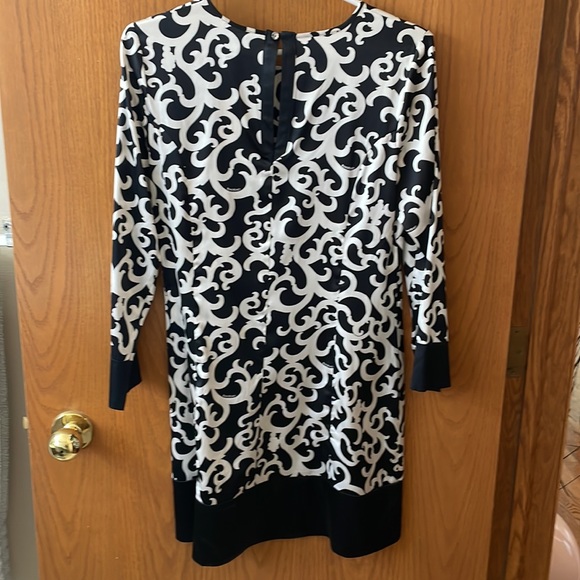 NWT Bebe Black/Off White Paisley Silk Shift Dress, Size S - Picture 7 of 7